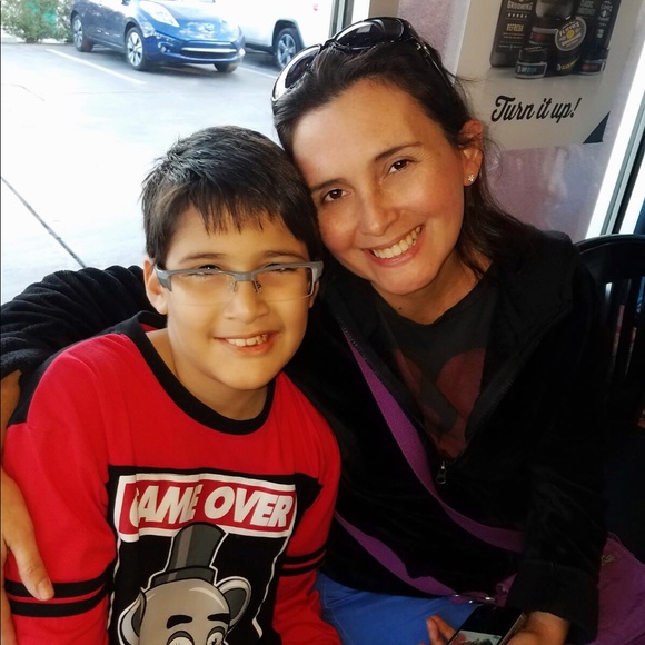 Meet your Posher, Paola - Picture 1 of 2